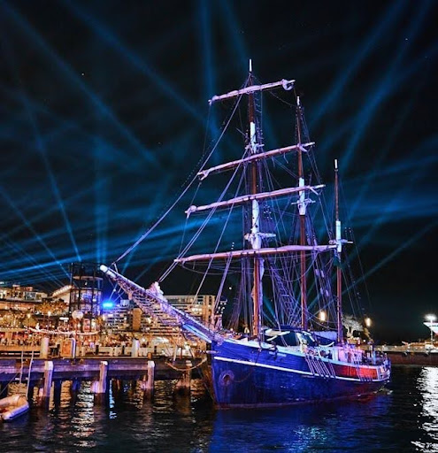 Enjoy Sydney’s 2024 Vivid Festival with Sydney Our Harbour Dinner Cruise